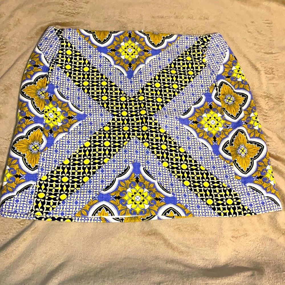 Beautiful patterned mini skirt!